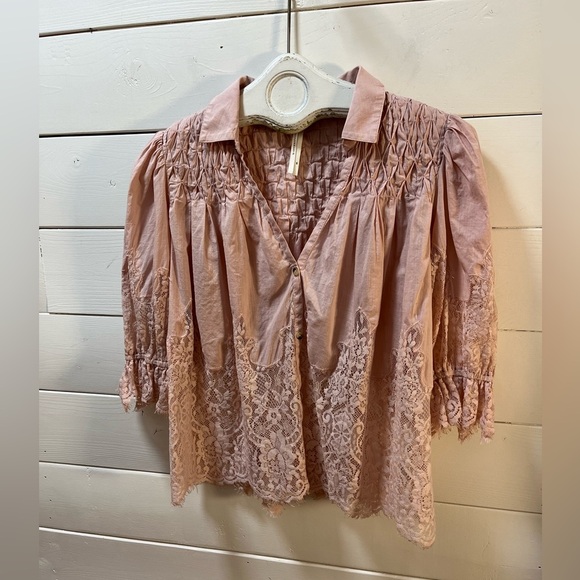 BY ANTHROPOLOGIE • Lace Blouse with Shirred Details • Size XS - Picture 2 of 9